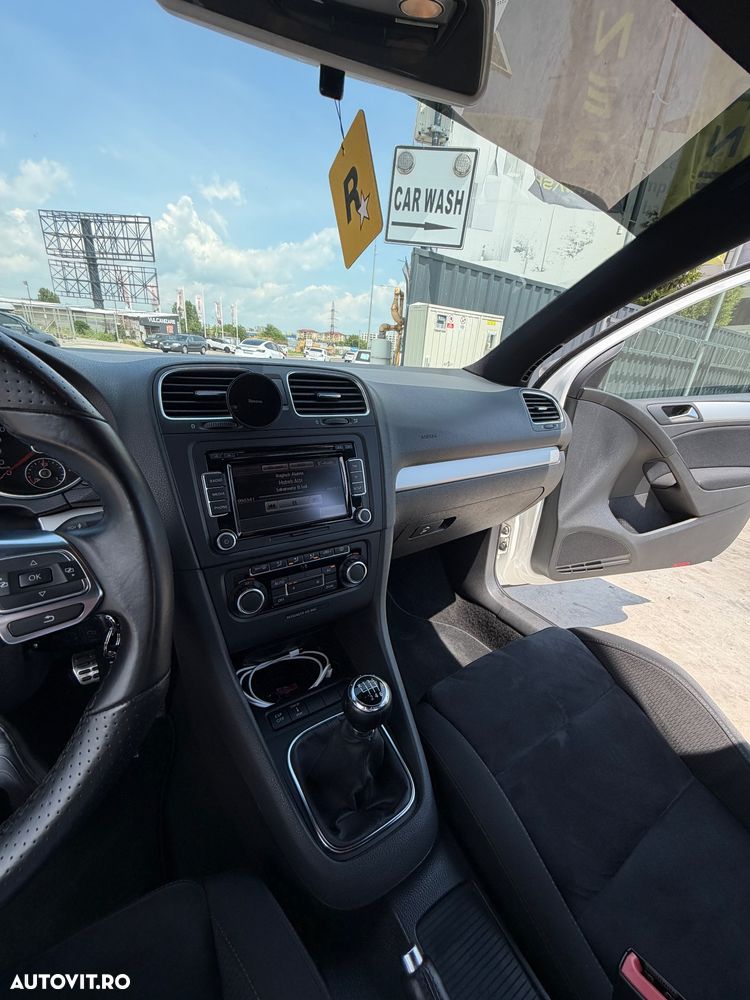 Volkswagen Golf 2.0 TDI Highline 4Motion - 19