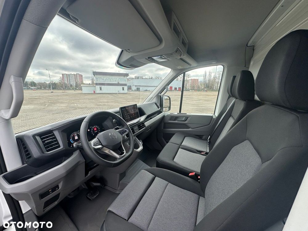 Volkswagen Crafter Crafter 35 Podwozie z pojedynczą kabiną silnik: 2,0 l EURO VI SCR 163 KM / skrzynia biegów: Przedni napęd automatyczna 8-biegowa rozstaw osi: 4490 mm - 7