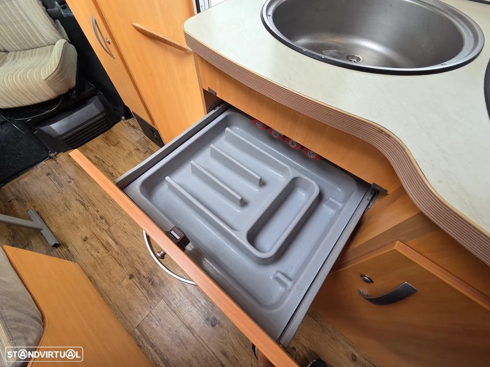 Pilote Aventura 730G Cama Central Frigo Grande - 21