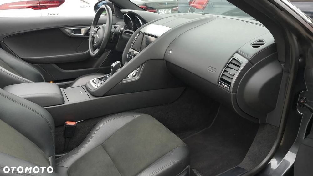 Jaguar F-Type R-Dynamic - 22