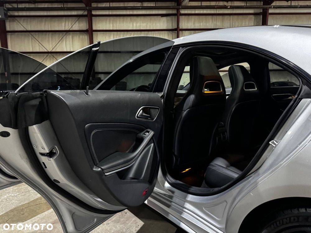 Mercedes-Benz CLA 250 4Matic 7G-DCT AMG Line - 12