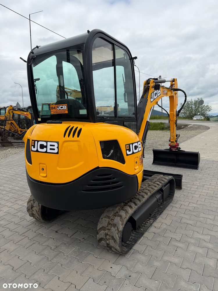 JCB 8026