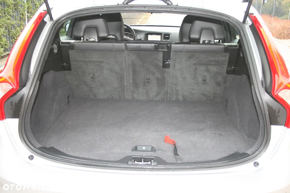 Volvo V60 D3 Drive-E Dynamic Edition (Momentum) - 19