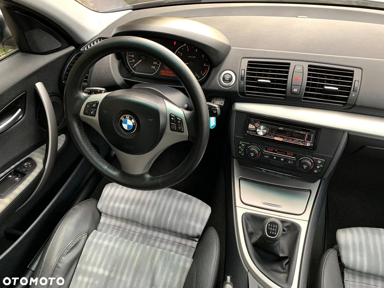 BMW Seria 1 116i - 25