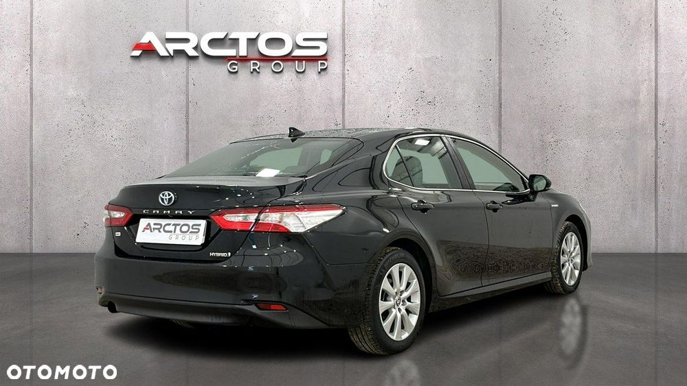 Toyota Camry - 5