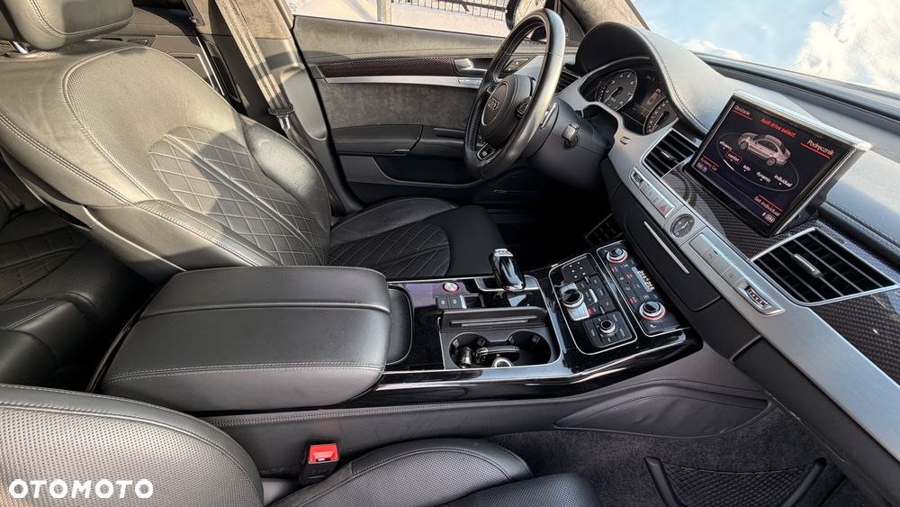 Audi S8 Plus - 29