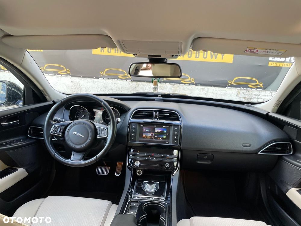 Jaguar XE 2.0 D Prestige - 6