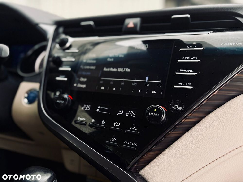 Toyota Camry 2.5 Hybrid Executive CVT - 18