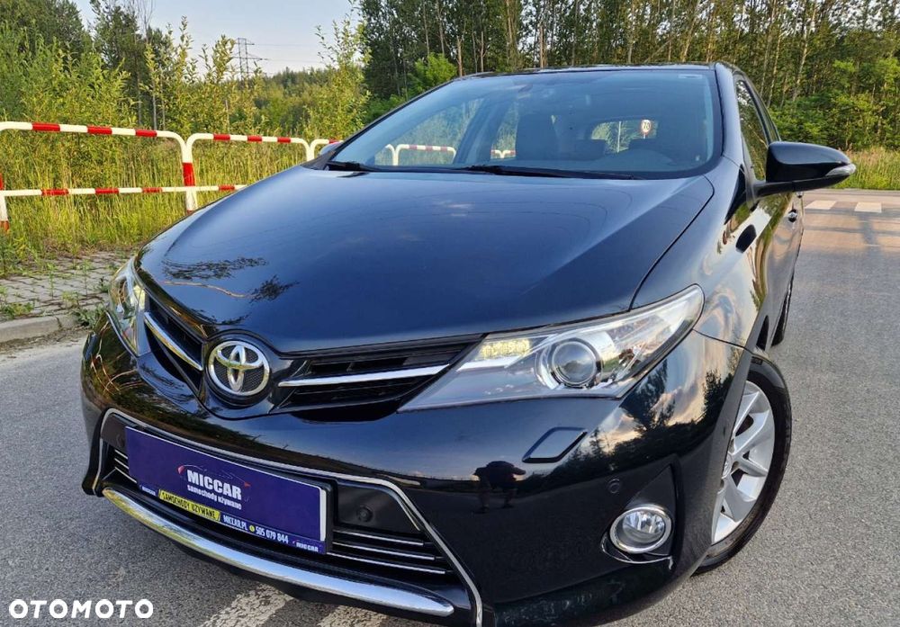 Toyota Auris 1.6 Executive - 1