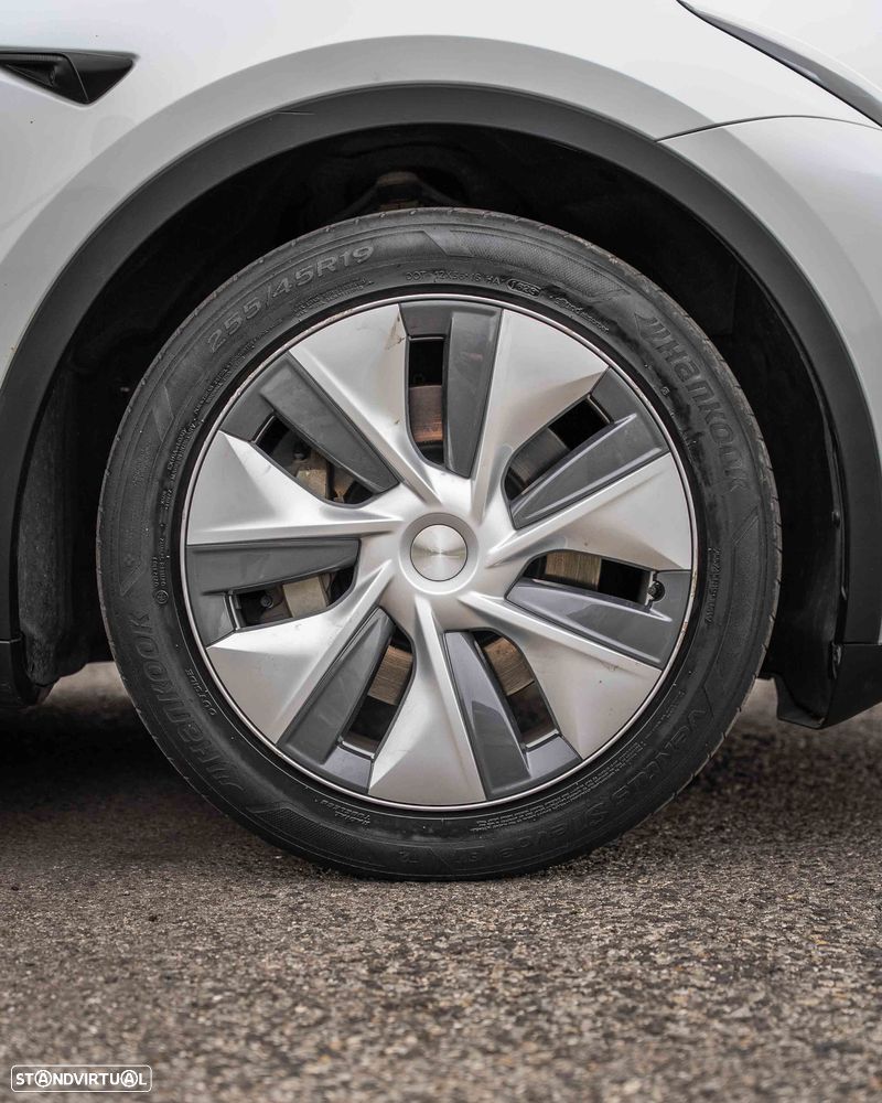 Tesla Model Y Long Range Dual Motor AWD - 33
