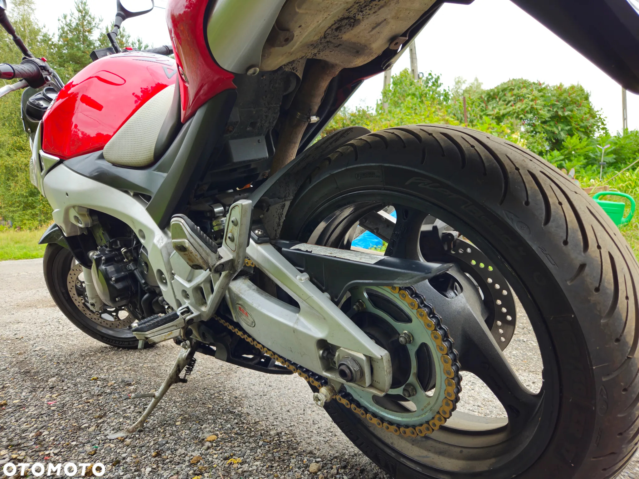 Suzuki GSR - 4