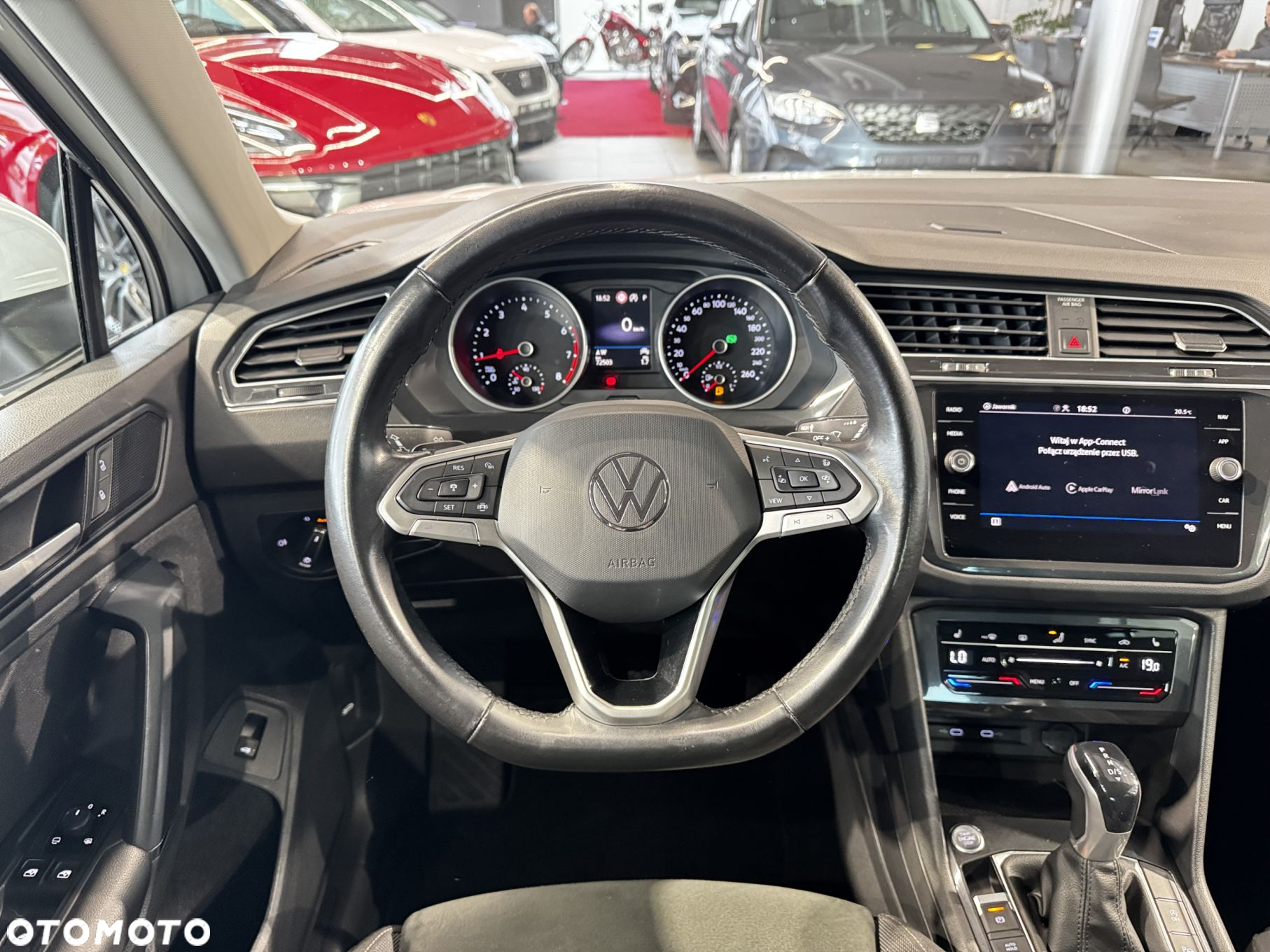 Volkswagen Tiguan - 19