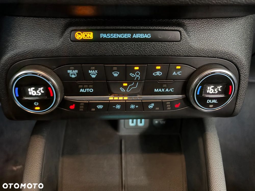 Ford Focus 1.0 EcoBoost Titanium X - 22