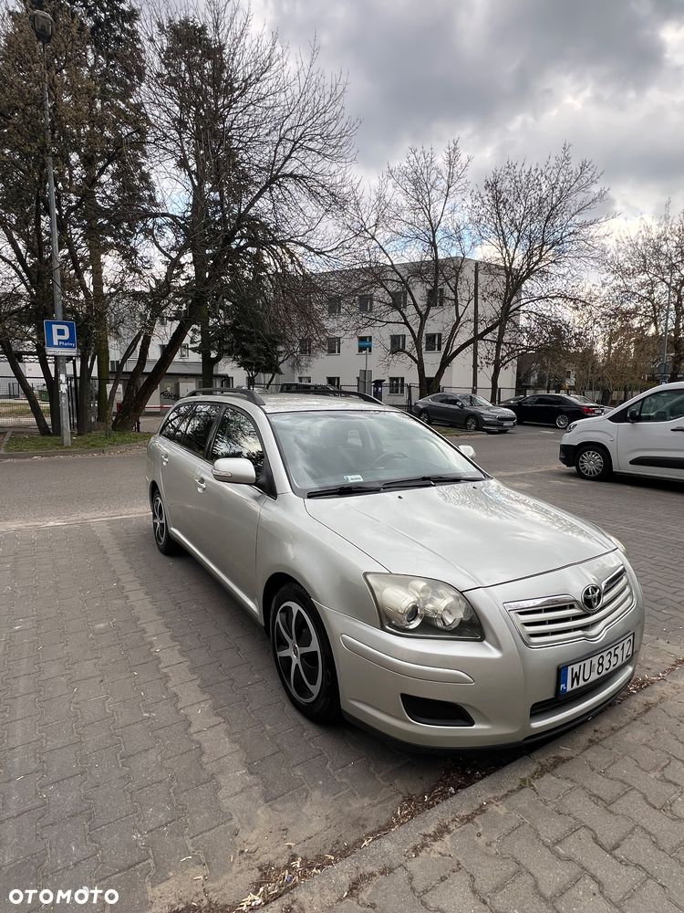Toyota Avensis - 2