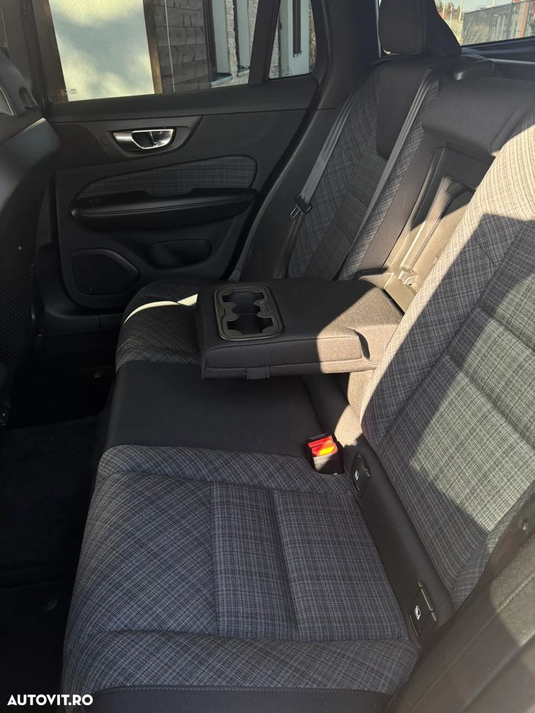 Volvo V60 B4 MHEV AT8 FWD Momentum Pro - 9