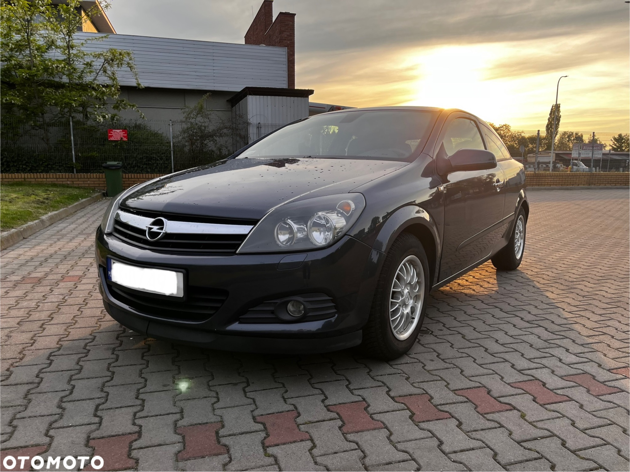 Opel Astra III GTC 1.6 Enjoy - 3