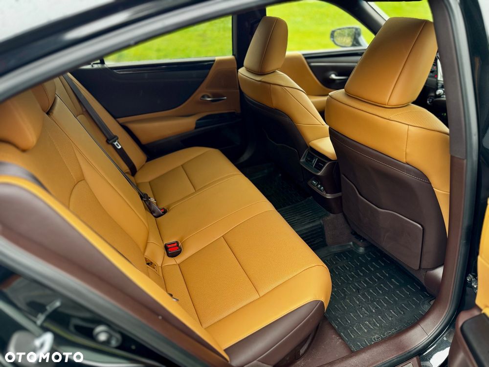 Lexus ES 300h Business Edition - 26