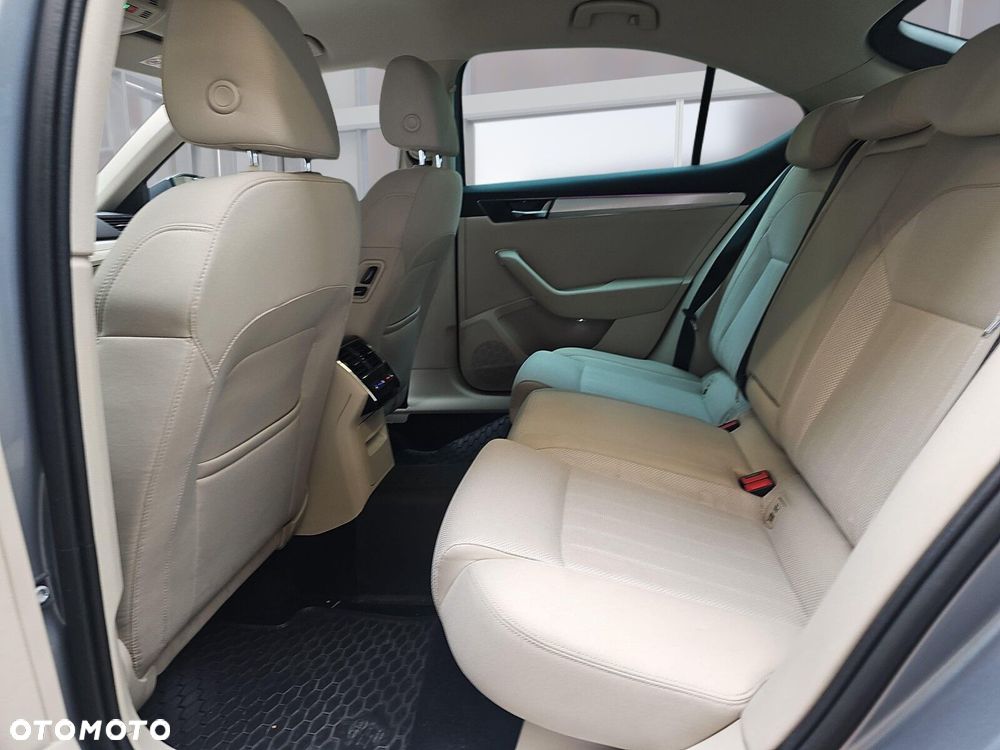 Skoda Superb 2.0 TDI SCR Style - 10