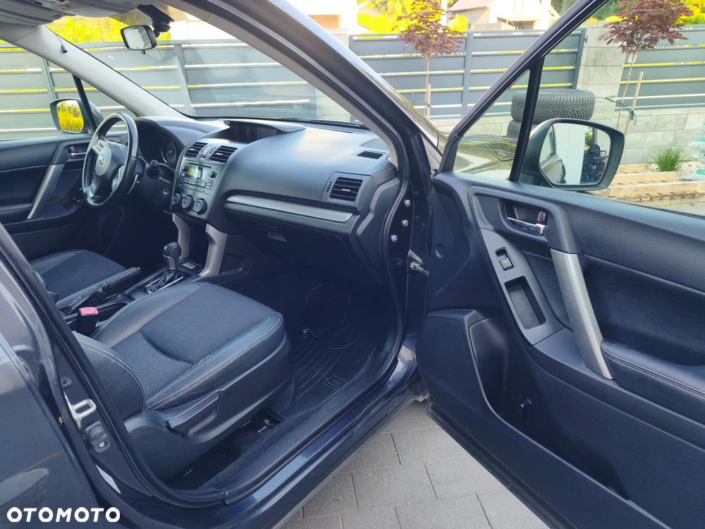 Subaru Forester 2.0XT Comfort Lineartronic - 17