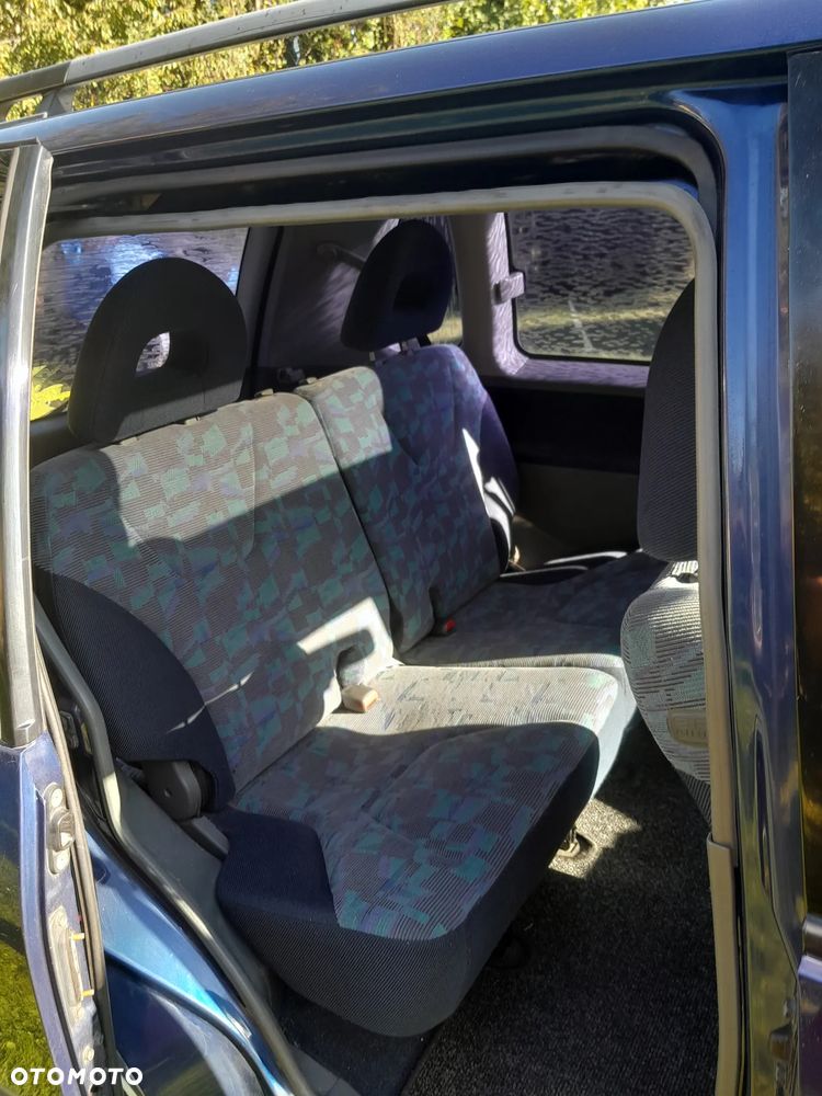 Mitsubishi Space Runner - 7