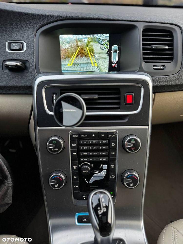 Volvo V60 D6 AWD Plug-in Hybrid Summum - 10