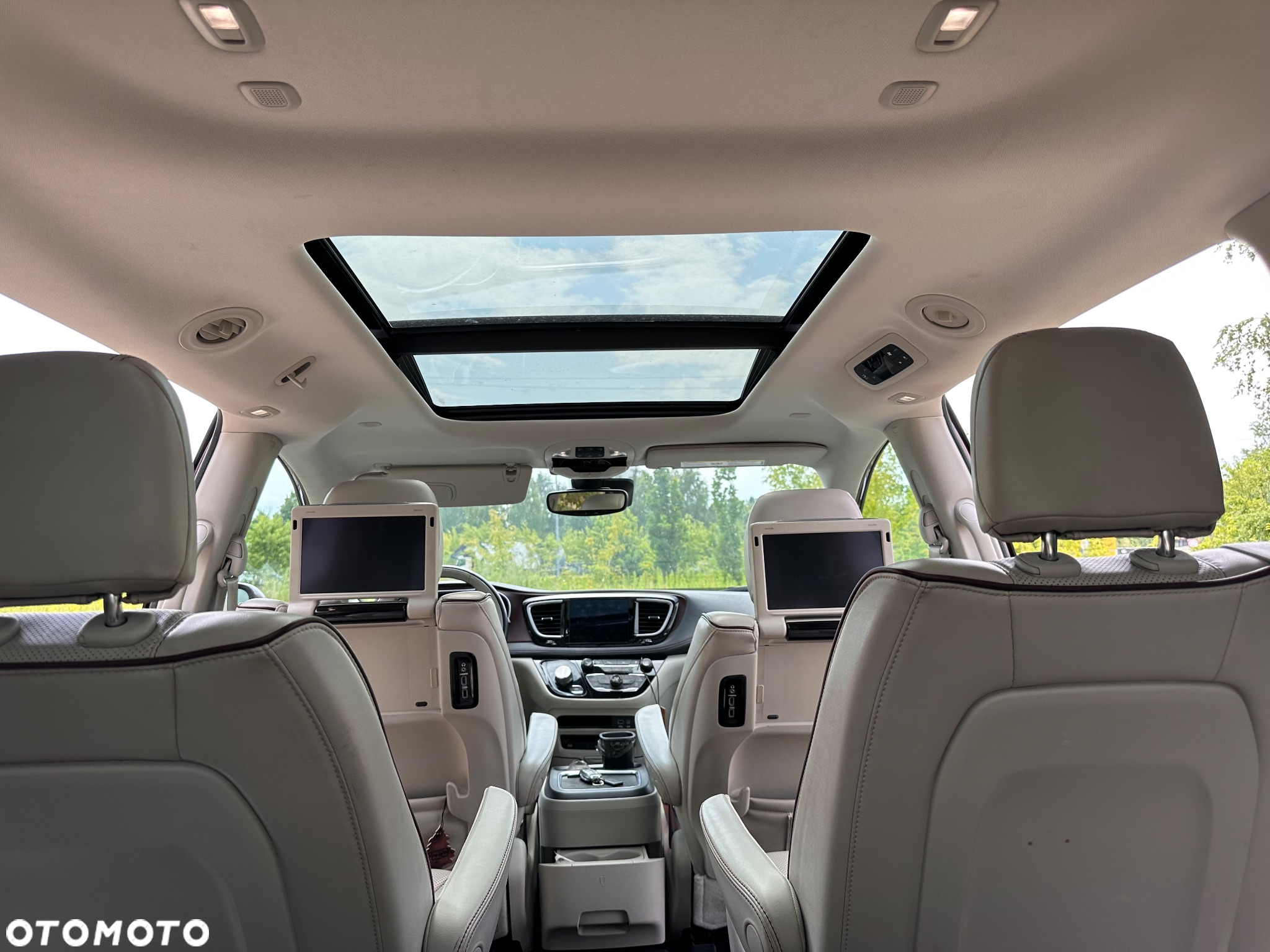 Chrysler Pacifica - 10