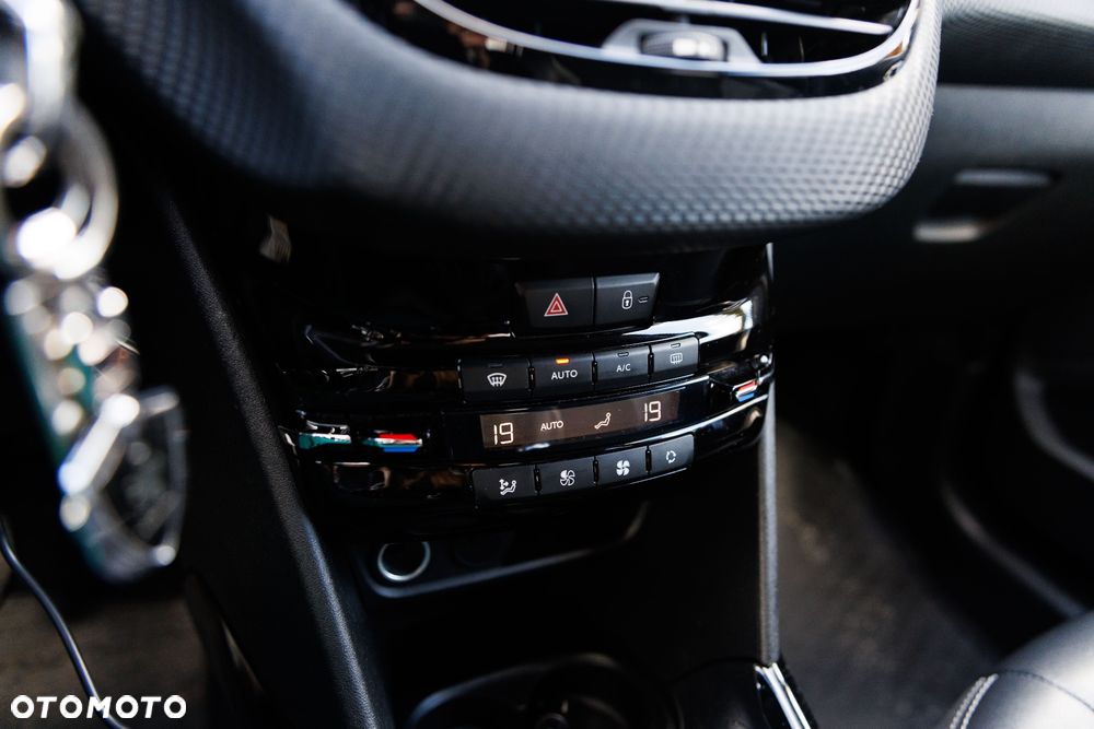 Peugeot 2008 1.5 BlueHDi Allure S&S - 10