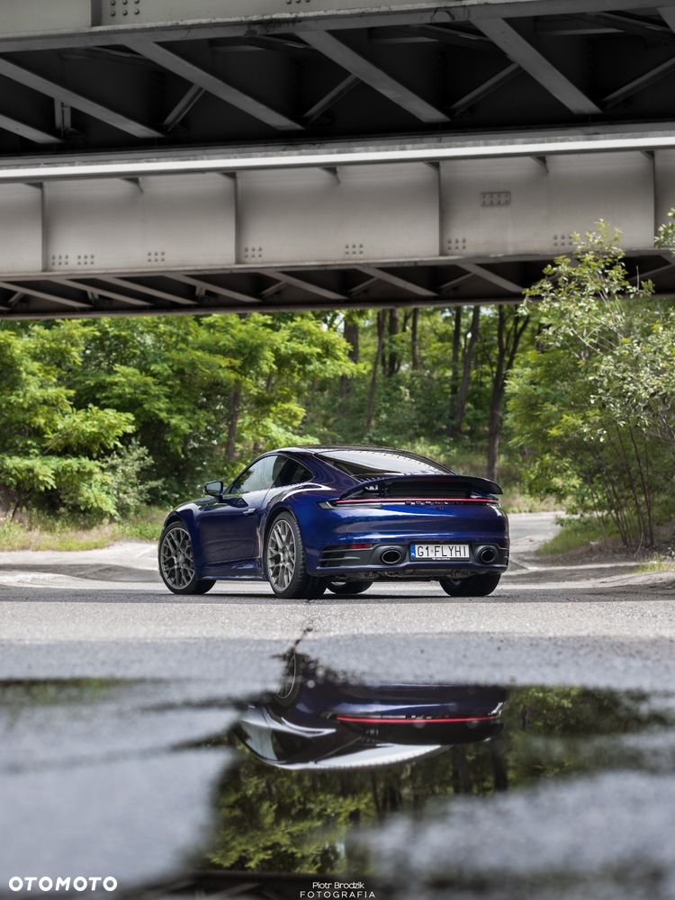 Porsche 911 Carrera - 2