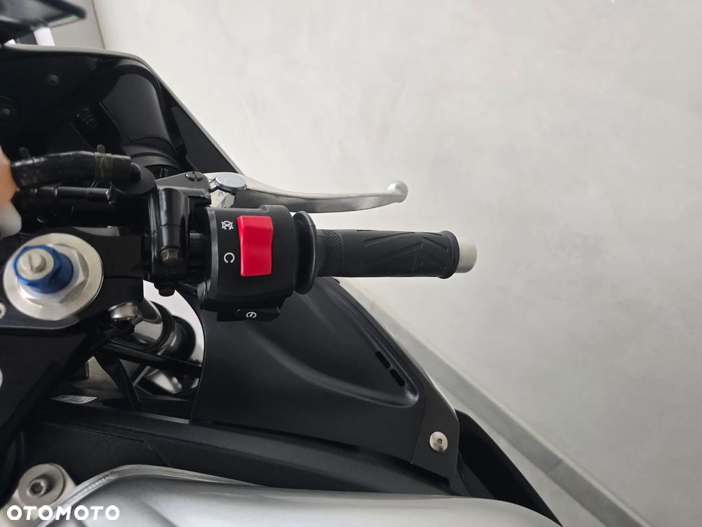 Yamaha R6 - 27