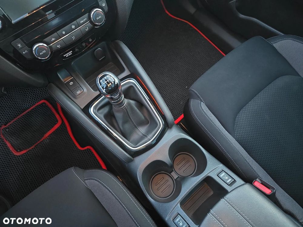 Nissan Qashqai 1.3 DIG-T N-Connecta EU6d - 16