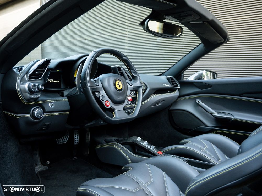 Ferrari 488 GTB Spider - 32