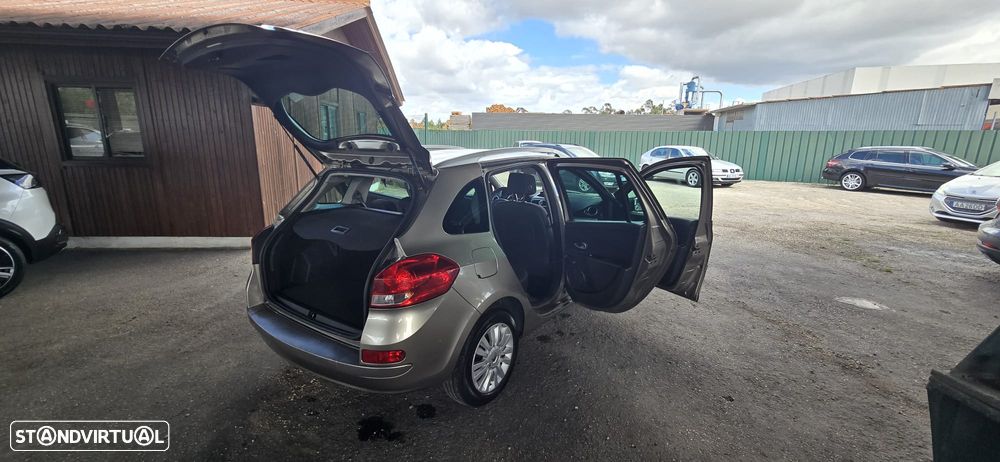 Renault Clio Sport Tourer - 32