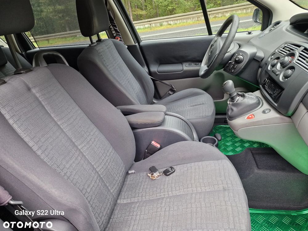 Renault Scenic 1.6 16V Emotion - 12