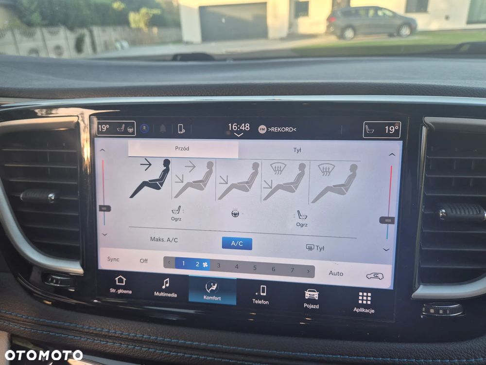 Chrysler Pacifica - 16