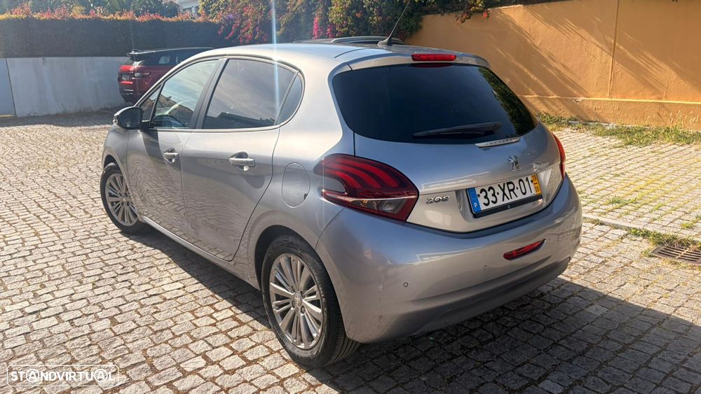 Peugeot 208 1.2 PureTech Signature - 4