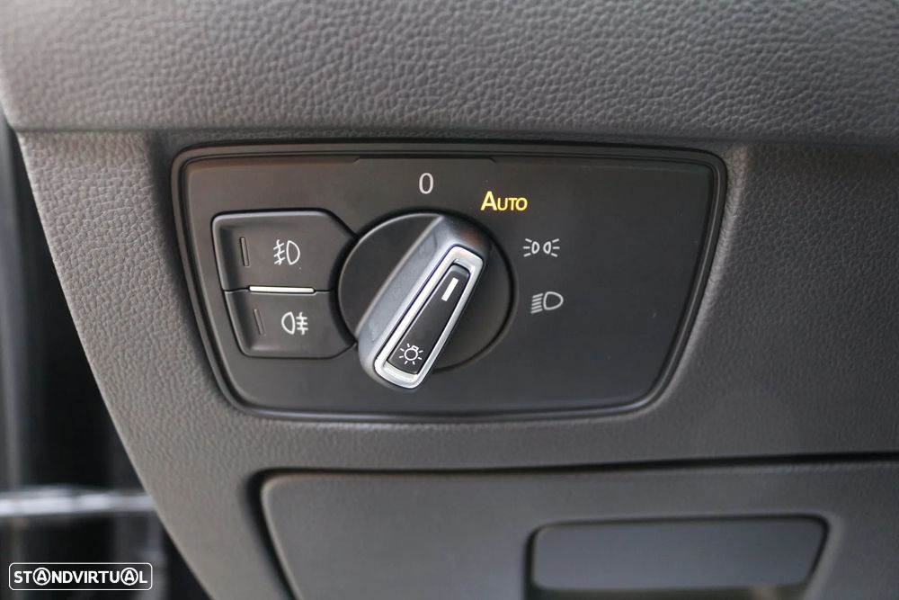 VW Passat Variant 2.0 TDi Business DSG - 20