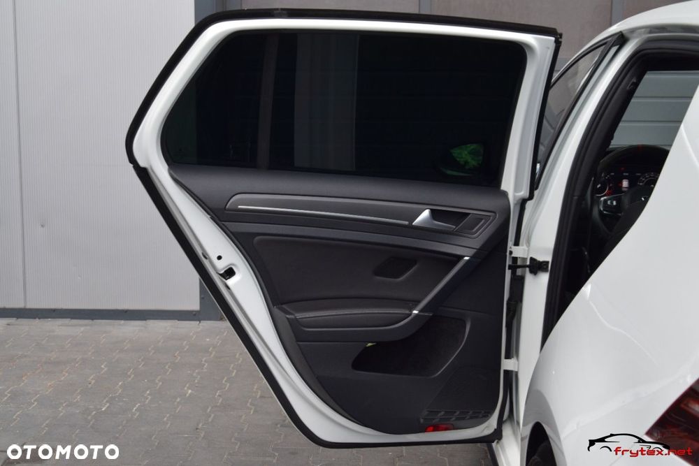Volkswagen Golf - 22
