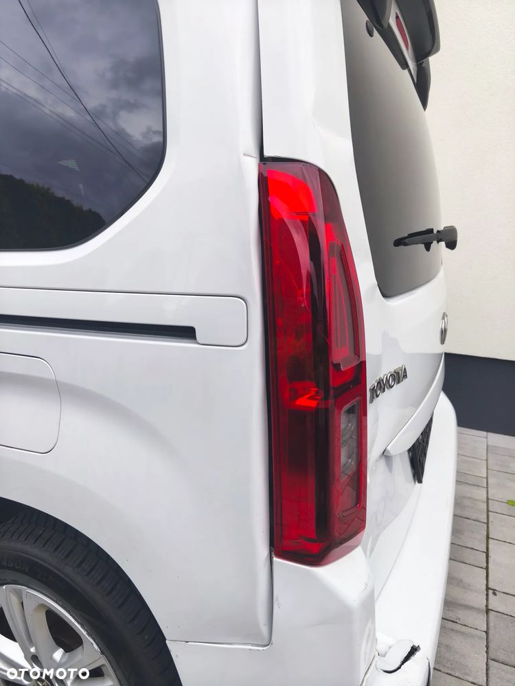 Toyota Proace City Verso 1.2 Turbo L1 Team Deutschland - 28