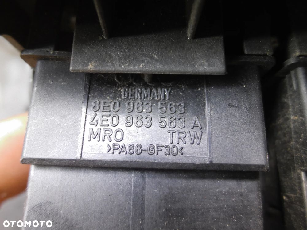 Audi A3 regulacja podgrzewania foteli 8P0863351A 8E0963563A - 4