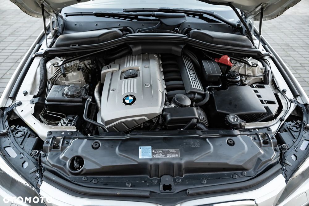 BMW Seria 5 525xi - 40