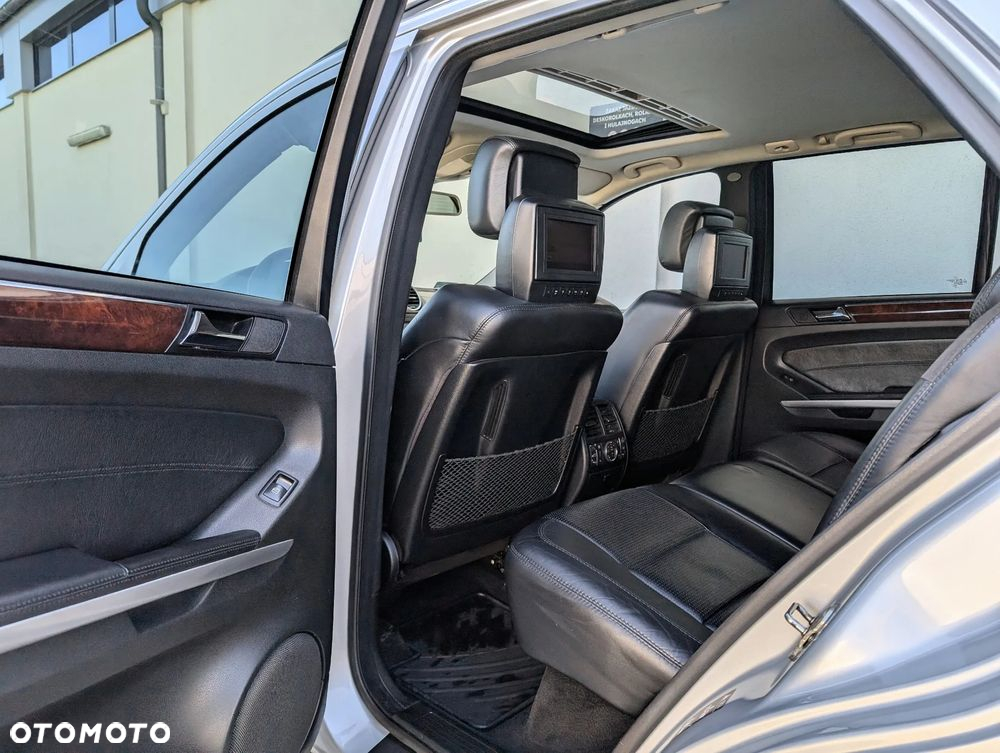 Mercedes-Benz ML 63 AMG 4Matic 7G-TRONIC - 22