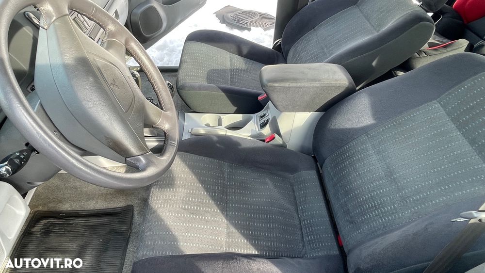 Mitsubishi Pajero Sport 2.5 TD GLS - 6