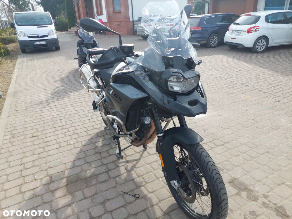 BMW F - 9