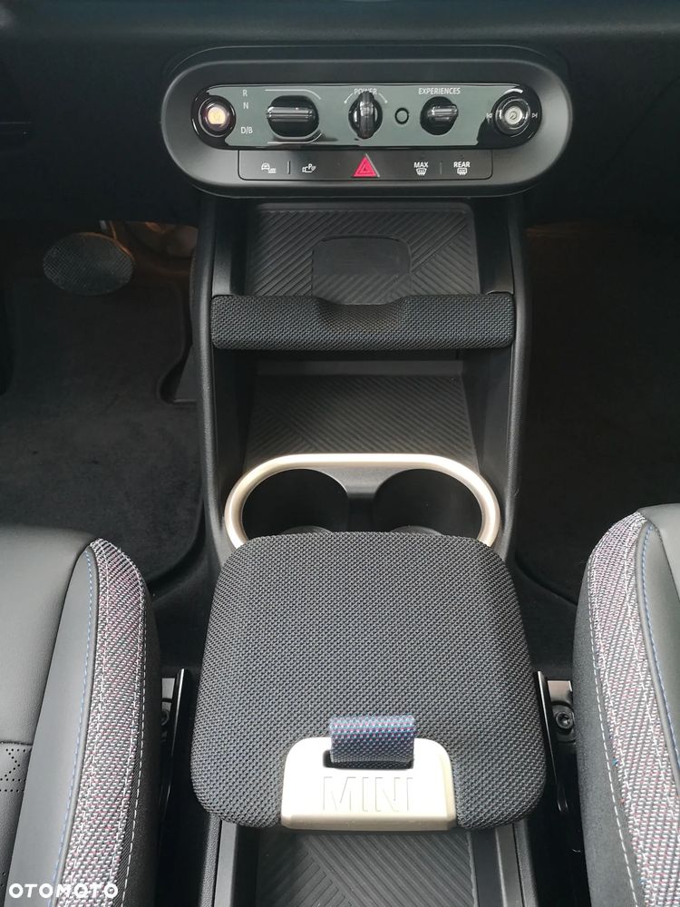 MINI Countryman SE ALL4 Favoured Trim - 22