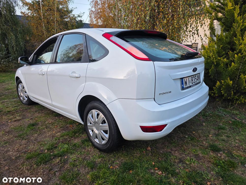 Ford Focus 2010 photo 2