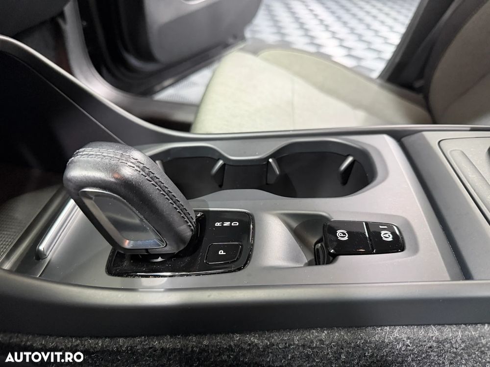 Volvo XC 40 T2 AT8 Momentum - 11