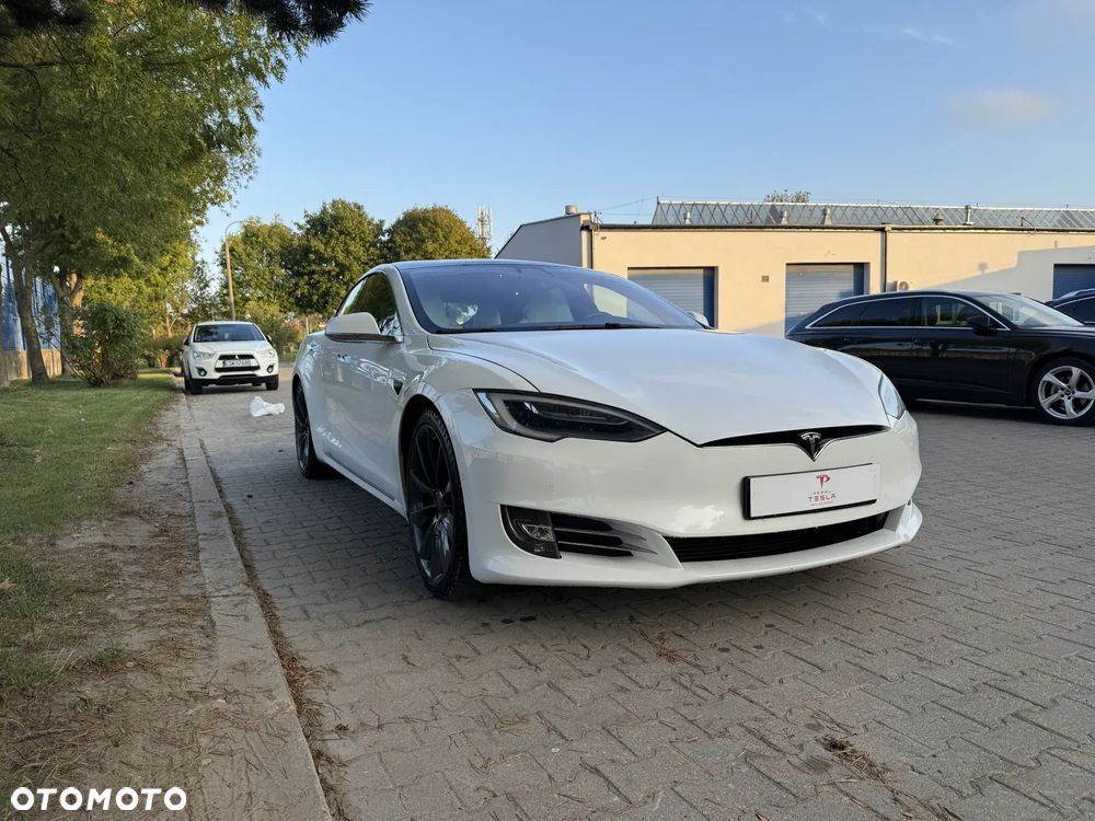 Tesla Model S - 8