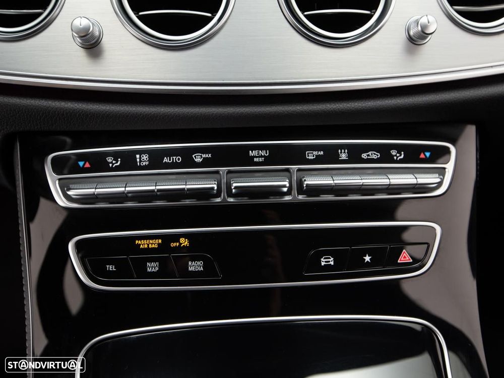 Mercedes-Benz E 300 de 4Matic 9G-TRONIC AMG Line - 23