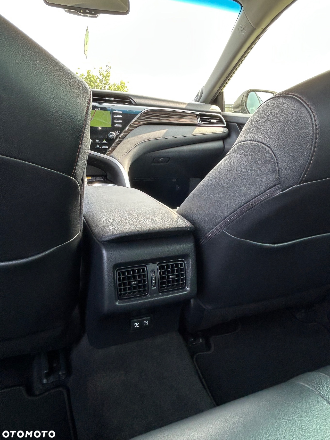 Toyota Camry 2.5 Hybrid Executive CVT - 32