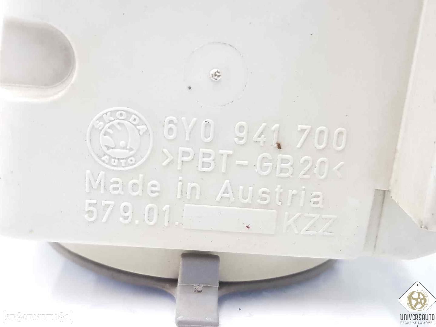 FAROL NEVOEIRO DIREITO SKODA FABIA I 2000 - 1